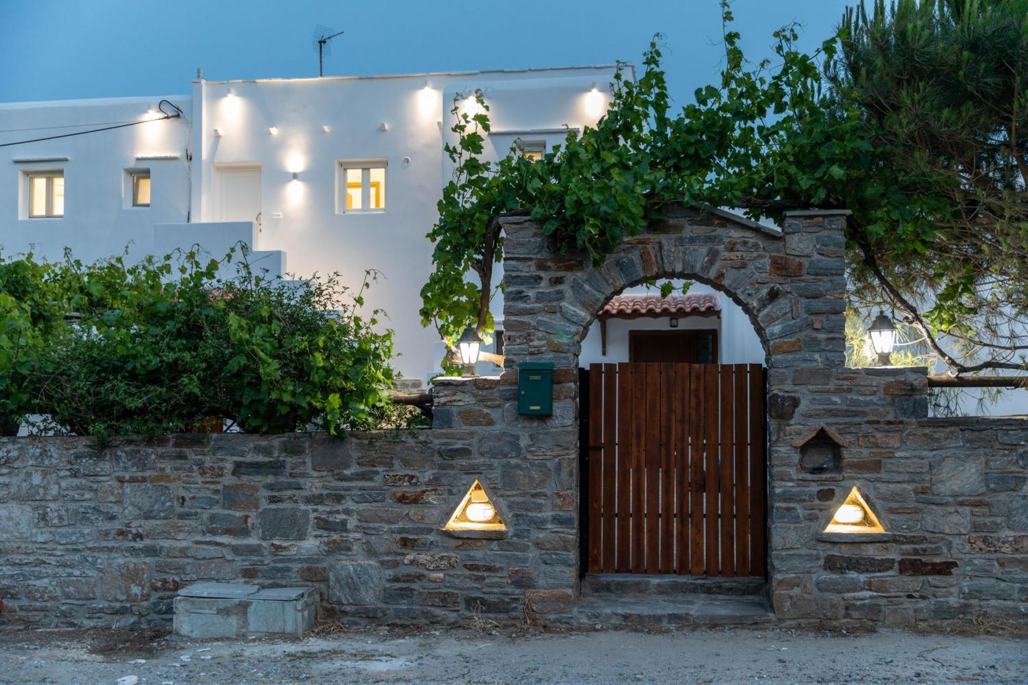 Ninemia Naxos Suites Agios Thaleleos Quarto foto